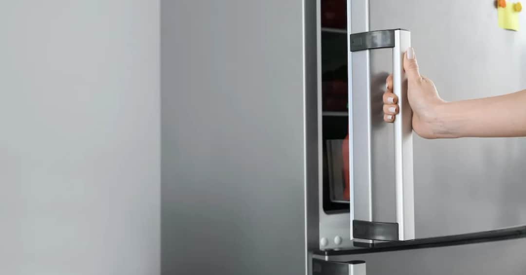 Kiedy lodówka pobiera więcej prądu? Oto sytuacje, których unikniesz Kiedy lodówka pobiera więcej prądu? Oto sytuacje, których unikniesz