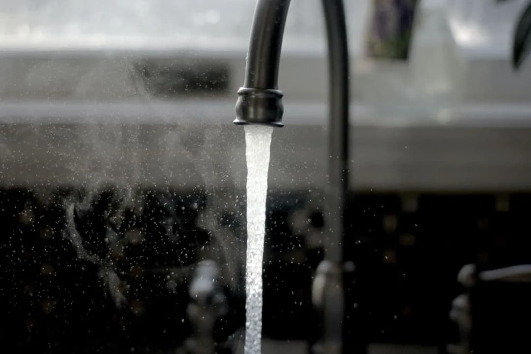 Jaka temperatura wody w bojlerze elektrycznym zapewnia bezpieczeństwo i oszczędność?